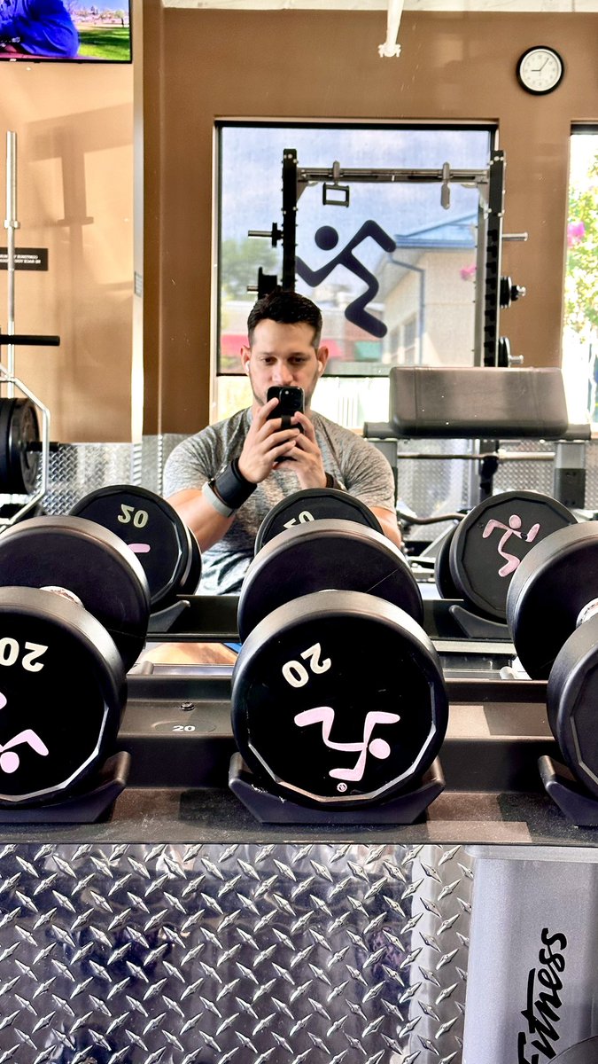 MyNamesJDC's tweet photo. Work on yourself! Do the things that make YOU happy 😊 #behappy #loveyourself #youfirst #putyourselffirst #positivity #positivevibes #positivethinking #loveyou #gymlife #gymmotivation #gymaddict #gymrat #motivation #gayguys #gayguyswithbeards #bearded #beardedgay https://t.co/fmJUMuwo7v