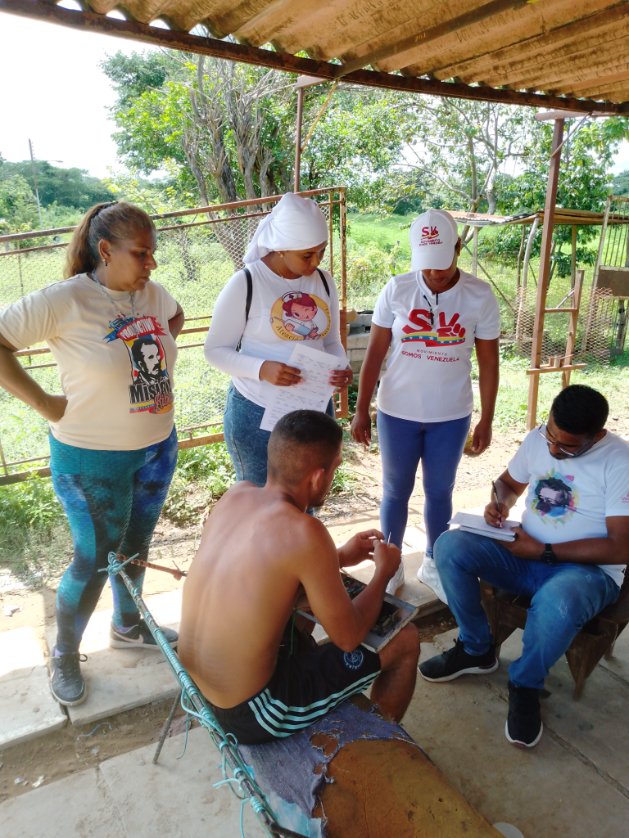 MCamataguaEARG's tweet photo. Misión Ribas Camatagua dice presente en la pregira de la comunidad la candelaria unidos las misiones para el abordaje del sector @NicolasMaduro
@DelcyRodriguezv
@Soykarinacarpio
@LaAvanzadora
@leoalvacabrera
@PoetaLaya
@misionribasarag
@m_ribasnacional https://t.co/ycvLffjMZL