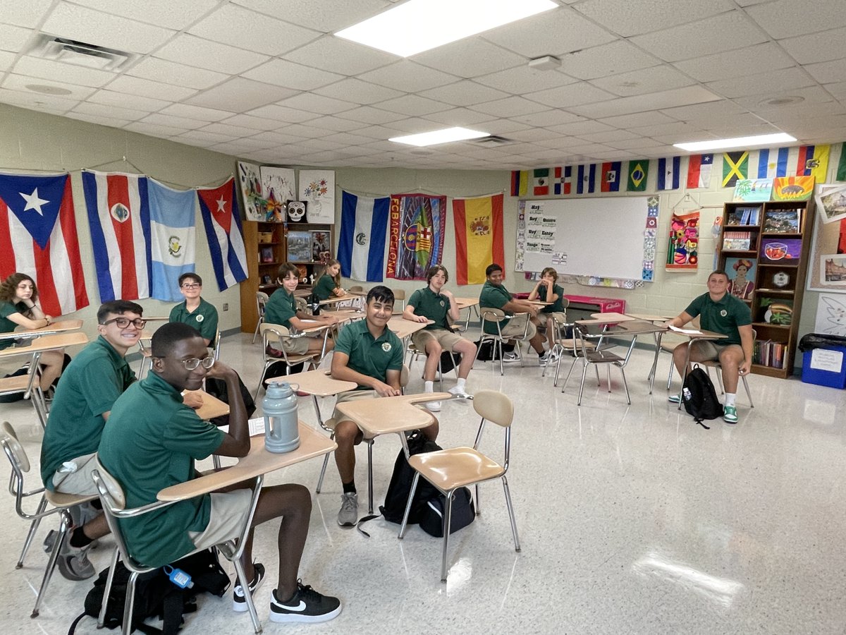 MCC_HighSchool's tweet photo. Here are a few more highlights from our first day! #mcchustlers #backtoschool #Godblessmcc https://t.co/APOytRyAq3
