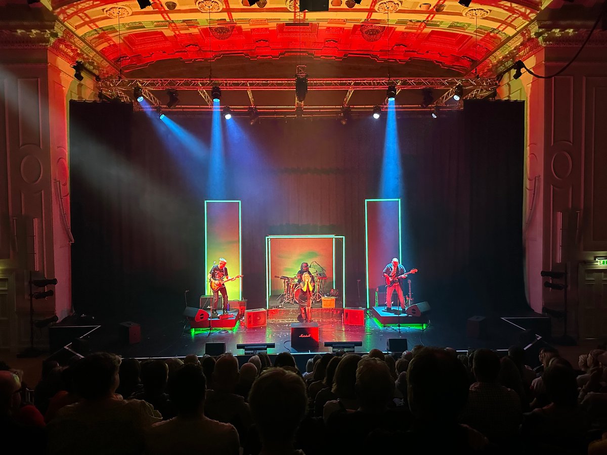 RAWMaterialArts's tweet photo. 5 shows, 5 standing ovations, 5 x 5 star reviews! 🔥

★★★★★ @TheatreScotUK 
★★★★★ @BroadwayWorldUK 
★★★★★ @scotsuktheatre 
★★★★★ @The_Q_R 
★★★★★ @lisa_inthestars 

#WhatGirlsAreMadeOf ⚡️
10-27 Aug, 1pm Music Hall @ARedinburgh

https://t.co/56UFzyubOU https://t.co/cDcdytbQRl