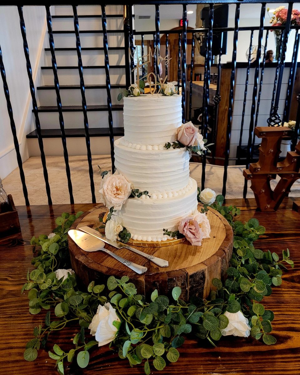 johnsons_bakery's tweet photo. Join us at Red Ridge for their upcoming open house! #johnsonsbakery #bastropbakery #mainstreetbastrop #downtownbastroptx #redridgereceptions #bastropwedding 
Sign up here: https://t.co/s92taPbOj9 https://t.co/6sqymKOTnA