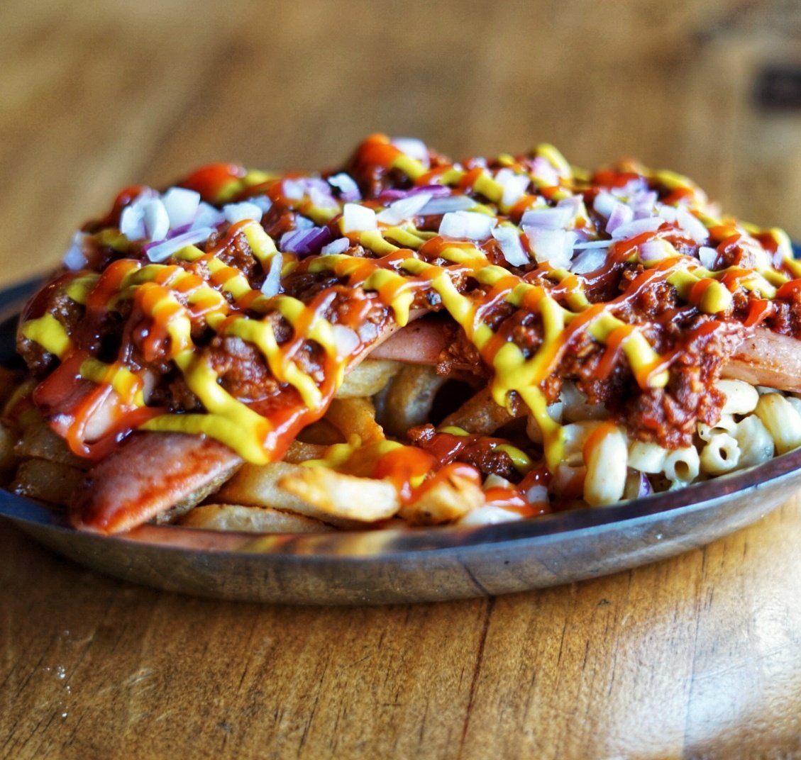 Tell yourself you need this today. 

Our version of a garbage plate topped with hot dogs, burgers, Italian sausage or chicken fingers. Vegan alao available! 

See you at 4pm 🍴

#plate #plates #garbageplate #hotdogs #hotdog #dinnertonight #yum #buffalo #buffalony #wny #bbq