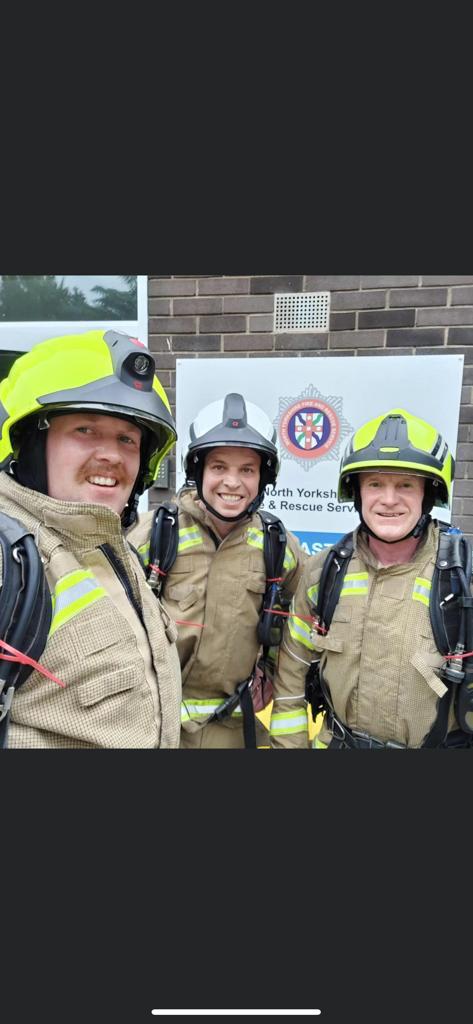 Another training session in firekit and BA in preparation for Tad10, gradually increasing the distance. 8.4km today, but boy, was it hot out there?! Another horrible challenge for the Firefighters Charity! 🤣