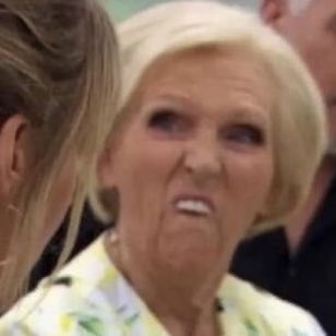 zeusologist's tweet photo. internal conversation:

"he's not that good looking... french are rude!"
"but he's rich. top of the food chain and you?"

*crying while looking at my thesis* https://t.co/mC6kVVR9tY