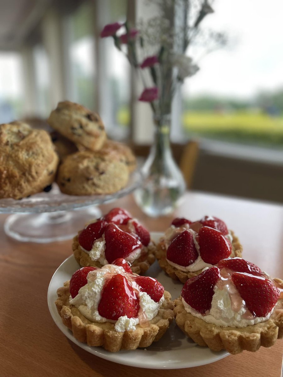 Angela’s home baked scones and delicious strawberry tarts 😍 freshly made this morning! 🍓
When they’re gone they’re gone!
#homebaking