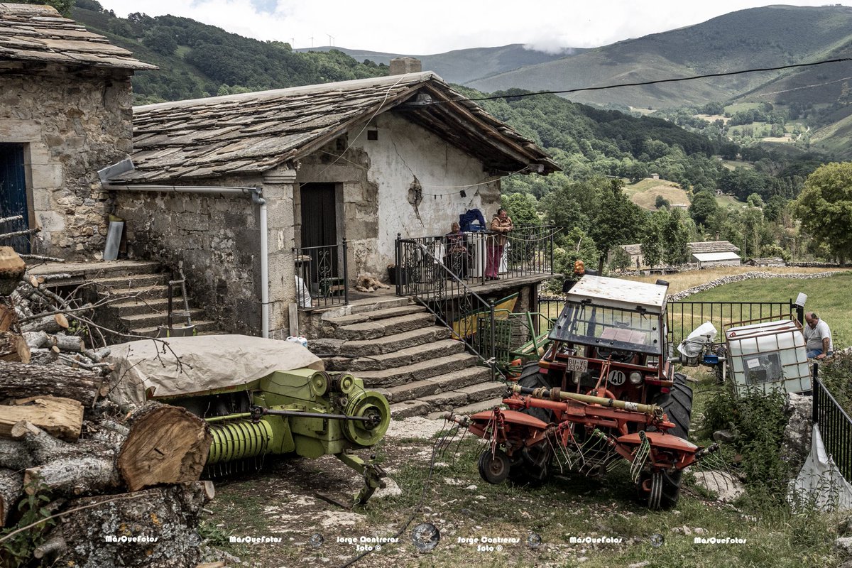<a href="/asensio_juanjo/">JUAN JOSÉ ASENSIO</a> y yo estamos buscando a algún pasiego q tenga vacas y siga viviendo en las cabañas del norte de Burgos. El objetivo es documentar su día a día y poder poner rostro a su estilo de vida.Llevo ya varios años subiendo y me ha sido complicado poder contactar con alguno