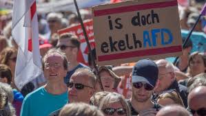 mehrwortwert's tweet image. Ob #Radikalenverlass besteht, wir uns auf politisch #Radikale bei #Verletzungen von #Grundrechten verlassen können, wie gerade die #Antifa in #Hessen mit #Adressen zeigte. 

flaneurgedichte.blogspot.com/2023/08/radika…