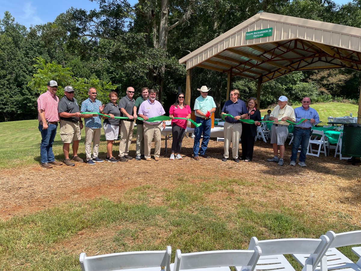 JacksonCountyGA's tweet image. Today we celebrated the opening of Tanner Park with a ribbon cutting! Located at 1002 Pocket Road in Pendergrass, the park is now open from 8 a.m. to 8 p.m. and features hiking trails, a dog park, pavilions, and picnic areas. We are excited to see you there!