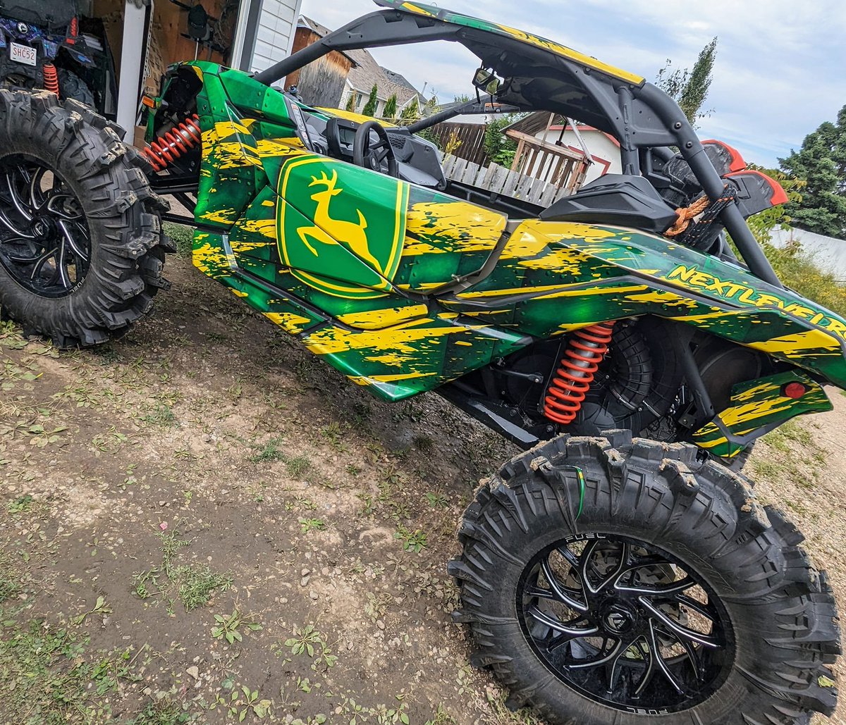 superatvtweet's tweet photo. π¦ When you're a #JohnDeere fan but
need more speed. π
@barrett_hepburn_design knocked out an epic
wrap for this @CanAm #MaverickX3 with an
#SATV Dual Idler #GDP portal gear lift kit,
#SATVsuspension, and #TerminatorMAXTires! πͺπ
#GearDrivenPerformance #BuiltforBattle https://t.co/OFvLKoLqvG