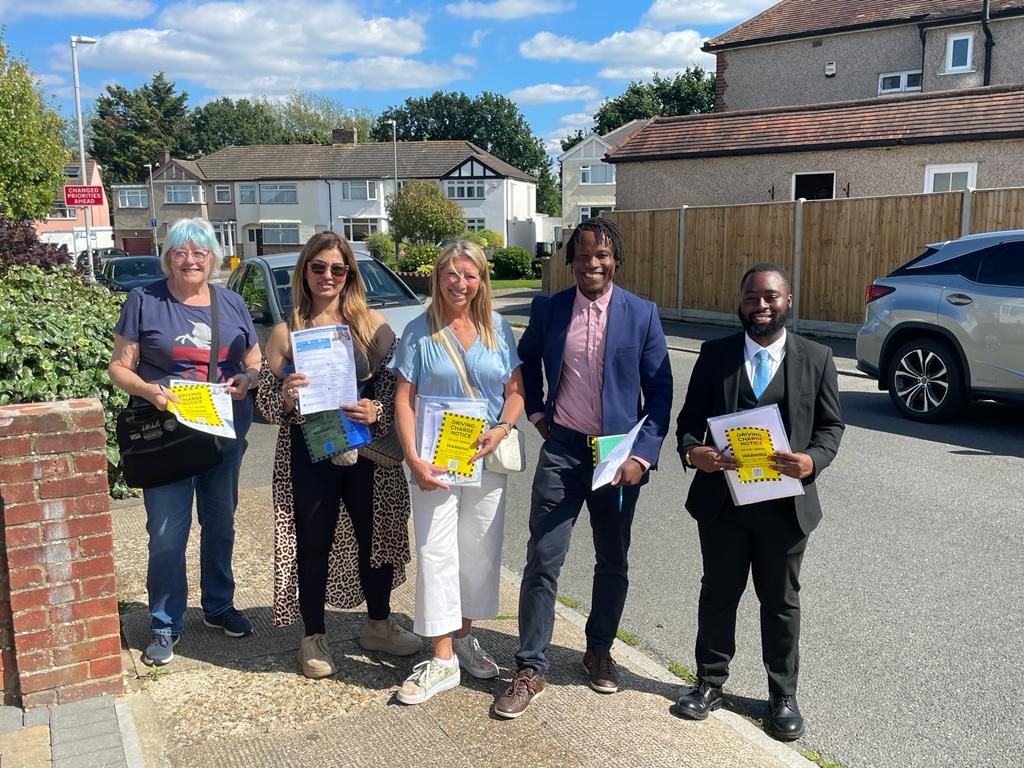 RonnieMushiso's tweet image. I joined @helenedwardcwo and our team this afternoon to speak with residents in #Chessington - a resounding verdict of the current Mayor's #ULEZexpansion was.... No thanks