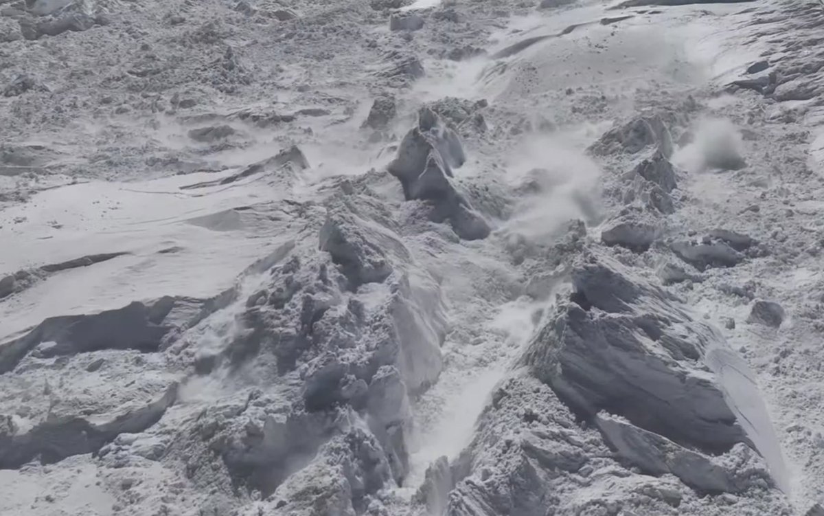 waves_and_static tweet media