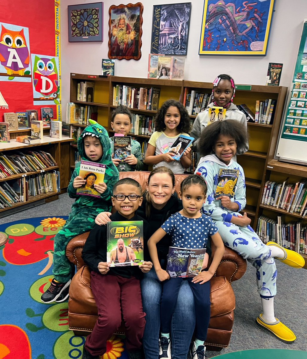 DianaRadley17's tweet photo. @RCSDNYS Look what School 34s K-6 friends have been reading! We ❤️ that a learner from each grade is in this pic! Our friends are reading with loved ones, a pet & reading with friends! https://t.co/epVtsPLvHQ