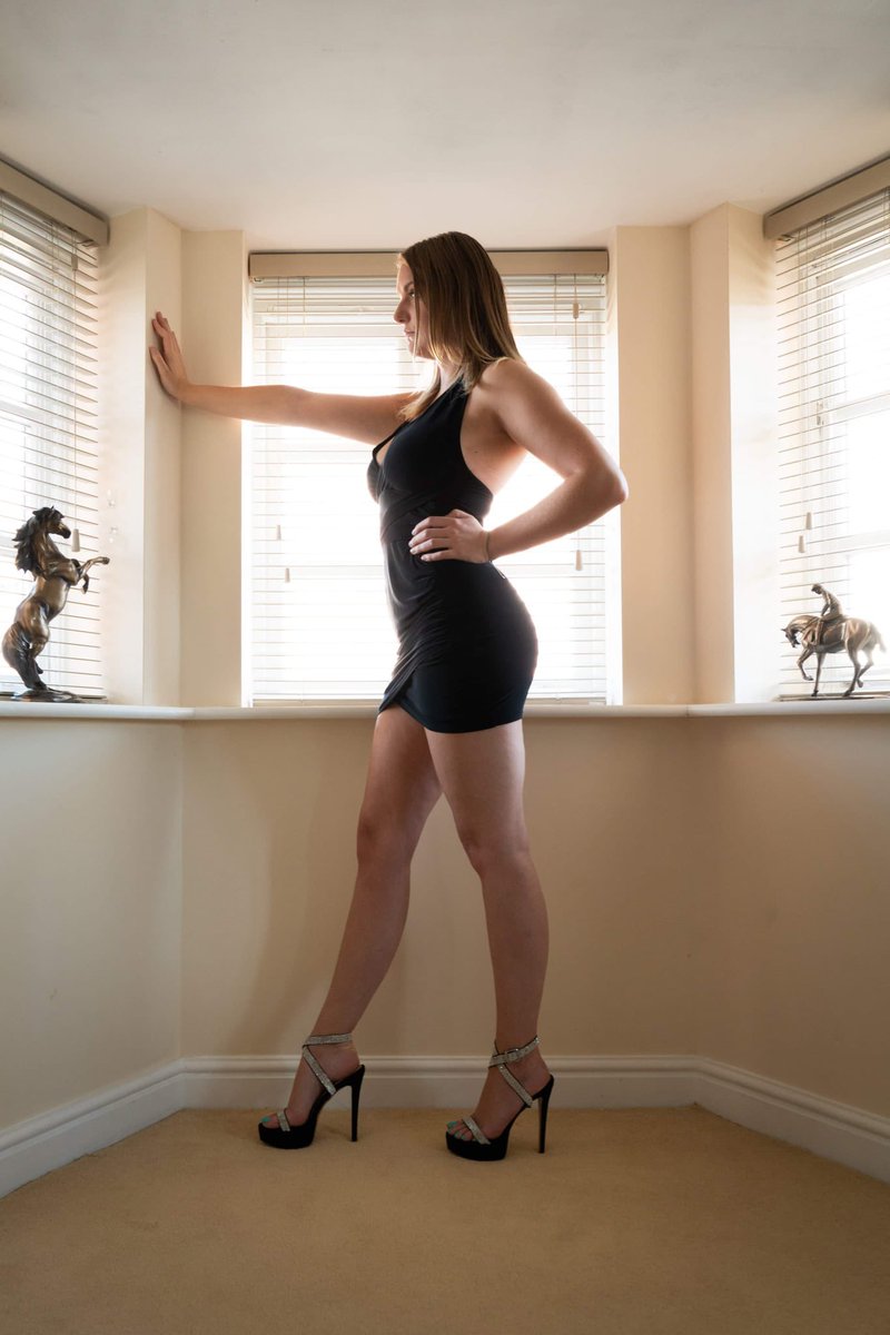 MissDiosa1995's tweet photo. Get in touch for custom clips guys 😘 shooting today and tomorrow #customcontent #custompictures @rt4_dommes @LDNfootboy @wantgirlsfeet @rtfindom @Findompromo_7 #findom #femdom https://t.co/9Utcv3QOIg