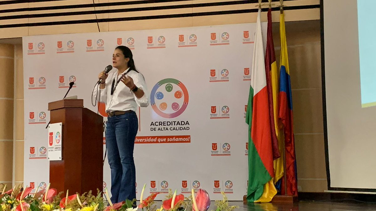 GobDigitalCO's tweet photo. #MinTICEnRegión I « Buscamos que los trámites se hagan de forma más eficiente y eficaz para que las personas se beneficien y puedan tener más tiempos para sus familias y ellos mismos»: @anam_sterling directora de #GobDigital en el @Ministerio_TIC. https://t.co/Itgie33K97