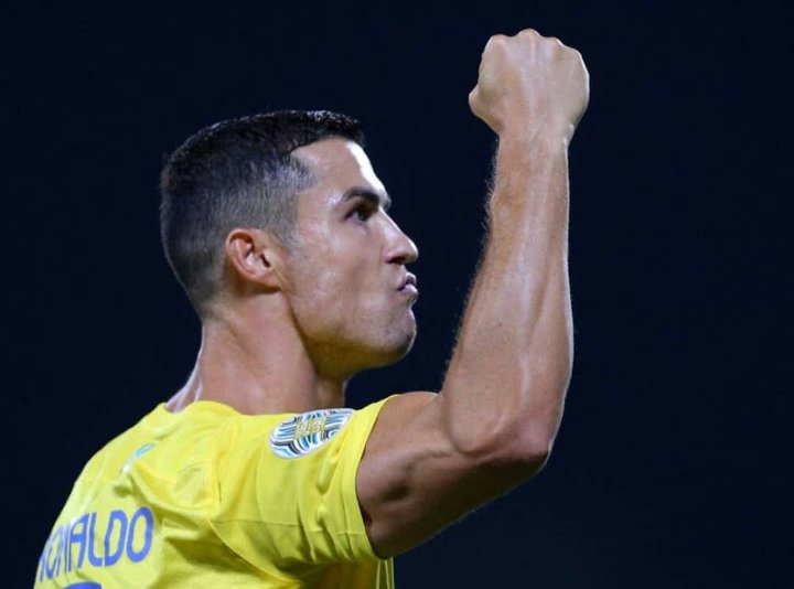 Radiantified's tweet photo. Ronaldo's last minute goal has successfully reserved a spot at the final for Al-Nassr.

The 38 year old Portuguese striker is known for his free kicks but he is even better in penalties.

After 75 minute goalless game, Al-Nassr got the lead and secured a place in the final. [1/2] https://t.co/iwEtVtXbii