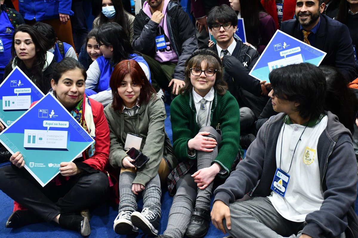 LiceodeCoronel's tweet photo. Un grupo de estudiantes de segundo año medio en compañía de la profesora Mónica González, de nuestro Liceo de Coronel A.S.M participaron, este martes 8 de agosto, de la primera jornada de Investigación e Innovación Escolar (IIE) de Explora Biobio, en la Universidad de Concepción. https://t.co/kylCOBtqV3