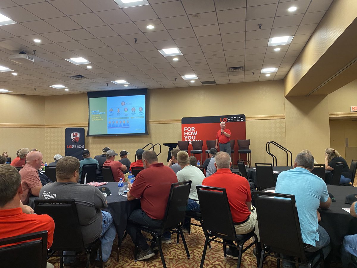 A good turnout for ⁦<a href="/AgReliant/">AgReliant Genetics</a>⁩ ⁦<a href="/LGSeeds/">LG Seeds</a>⁩ research and education days kicking off in Ames #Iowa ⁦<a href="/brownfield/">Brownfield Ag News</a>⁩ #ontheground