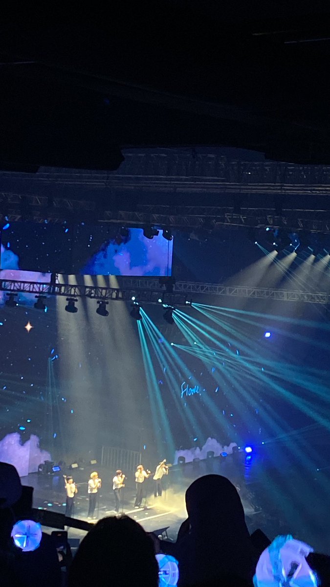 jminst's tweet photo. aesthetically pleasing.. cantik banget konsernya 🥹✨#TXT_ASM_JAKARTA #TXT_ASM_TOUR https://t.co/2XbALTnWHK