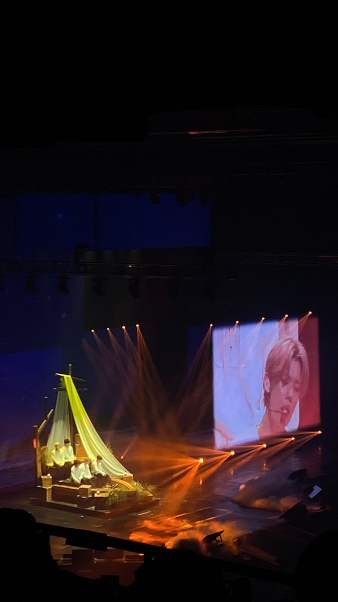 jminst's tweet photo. aesthetically pleasing.. cantik banget konsernya 🥹✨#TXT_ASM_JAKARTA #TXT_ASM_TOUR https://t.co/2XbALTnWHK