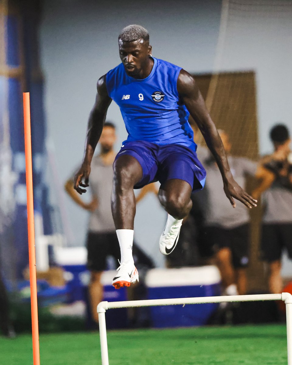 AdsKulubu's tweet photo. 🆕 Yeni transferimiz M'baye Niang, takımımızla ilk antrenmanına çıktı. #MN9 https://t.co/krfj21pAtp