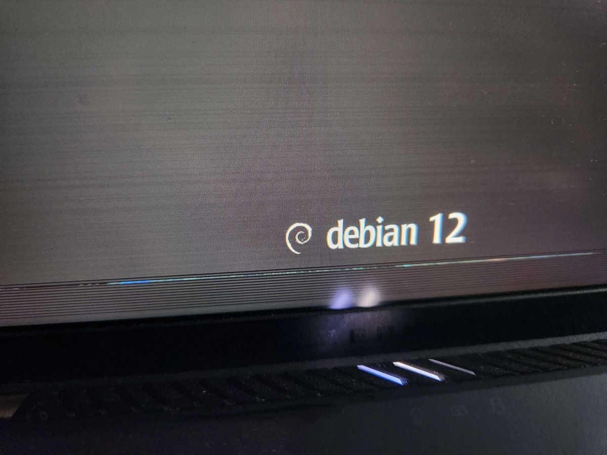 Azertox_'s tweet photo. Dites moi @ASUS_ROG_FR, c'est normal que mon second Zephyrus (sur 2 ans de temps) souffre aussi d'un problème d'écran après même pas un an en ma possession ? Ca devient redondant là...

Demain, direction le SAV du magasin où je l'ai acheté, grosse partie de plaisir en perspective https://t.co/KlwiU0TtEe