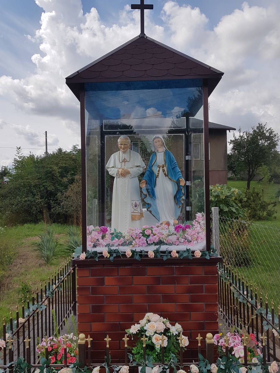 Pawel_Salek's tweet image. Nie ma złej pogody na pielgrzymowanie. Pielgrzymka Łowicka trwa!
Choć nie ma co ukrywać - słońcem wszyscy się ucieszyliśmy. 

Raport z trasy:
↘️ Małecz
▶️ Ojrzanów
▶️ Łazisko
▶️ Chorzęcin
▶️ Las
↗️  Żarnowica Duża.

#ŁPPM #NaJasnąGórę #idęnaŁPPM