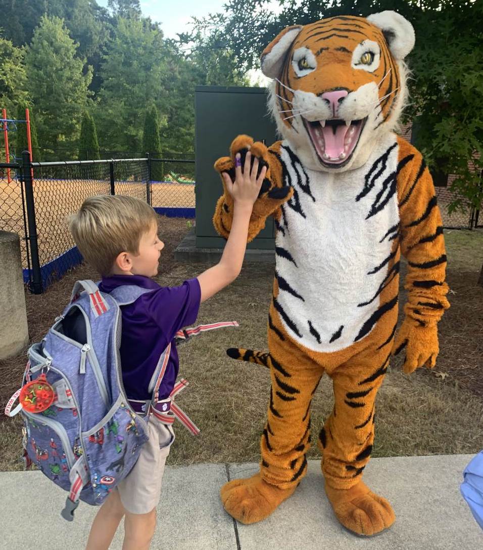The #FirstDayAtDar is just around the corner! 🐯 Pre-K to 8 families, make sure to join us tomorrow, Thursday, Aug. 10, from 6-7:30 p.m. for the Thatcher Hall Open House and Ice Cream Social!