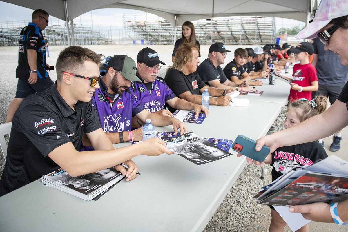 NASCARCanada_'s tweet photo. SCHEDULE OF EVENTS 👉 @OhswekenSpdway 

Here is when and where all the action will take place on both nights😍

#FreshstoneDirtClassic: https://t.co/gQ1QSJA3GK

#Pintys100: https://t.co/Bwl6kWLTOS

#NASCARPintys | #NASCAR75 https://t.co/PKx9jdUp9o