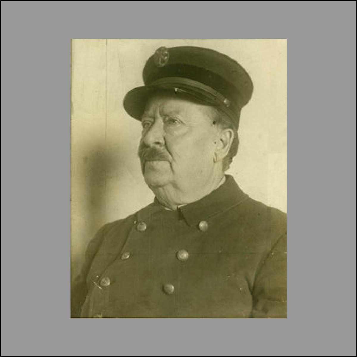 IrishAmericaMus's tweet image. #OTD in 1944, Smokey Bear, the longest running public service campaign, debuted as the spokesman for fire prevention by the #USForestService. He was named after Smokey Joe Martin, one of NYC’s most famous firefighters, the son of Irish immigrants, who joined @FDNY at 22 years old