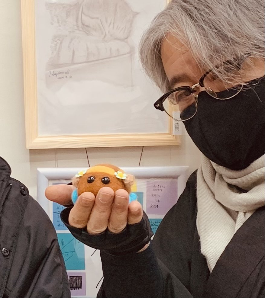 ayatsujiyukito's tweet photo. そんなわけで、チョコの思い出アルバムでも。
①2021年と2022年、京極さんと。 https://t.co/imrLRIRo9q
