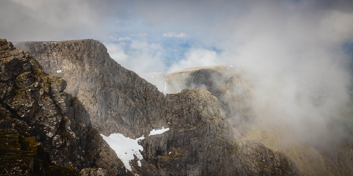 Tower Ridge on the North Face of Ben Nevis...

#mountainadventures #getoutside #hiking #Scotland #POTOS