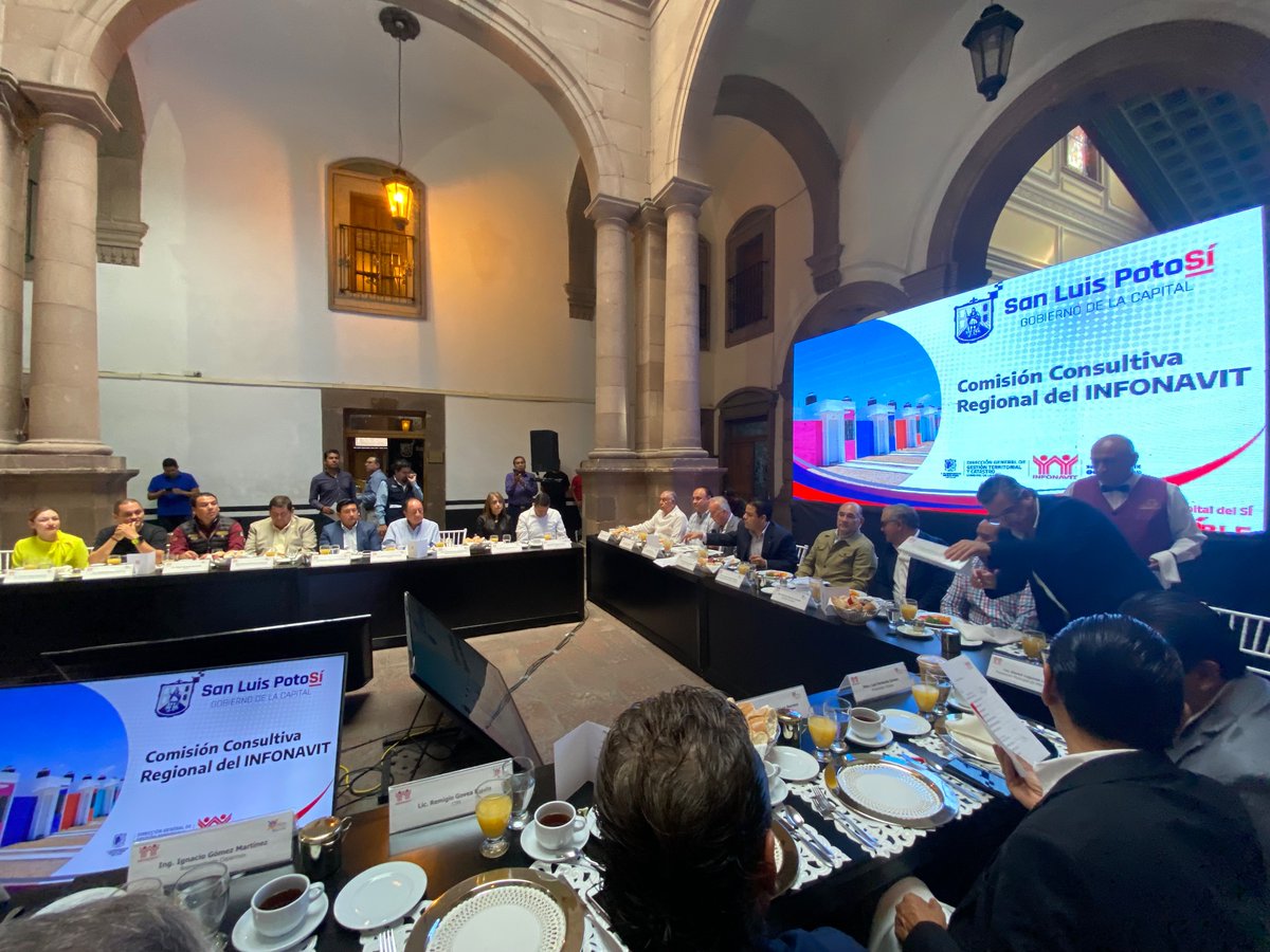 MarioRojasHdz's tweet photo. Agradezco la hospitalidad del alcalde @EF_Galindo  al recibirnos en el Palacio Municipal de #SanLuisPotosí para realizar la sesión 81 de la Comisión Consultiva Regional del Infonavit. #CréditoInfonavit #InfonavitSLP https://t.co/7JIauO2N3v