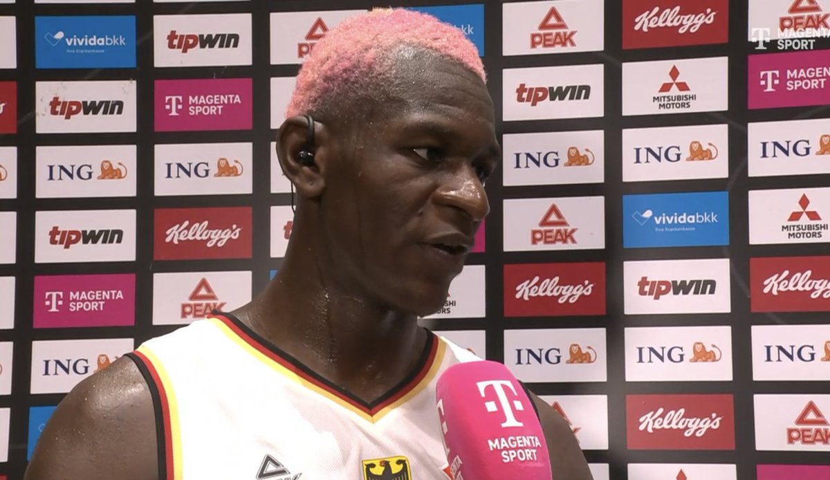 dirk_adam's tweet image. Wenn ich Haare hätte, würde ich sie mir so färben. 💖😉 #Bonga #DBBTeam @BenniZander @DBB_Basketball