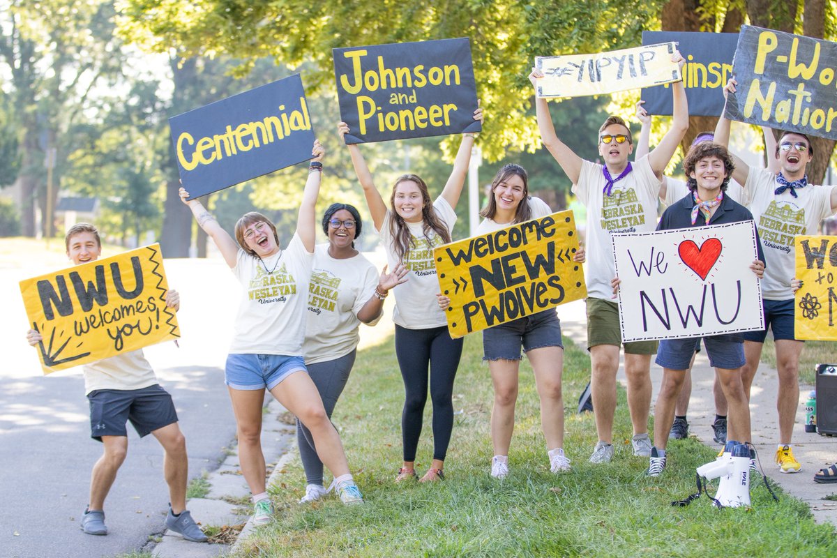 They're HERE! Happy Move-In Day, new transfer students! #YipYip