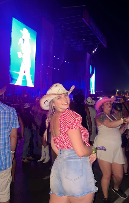 So I heard you like country girls 🤠 https://t.co/rbn7tpV1nw