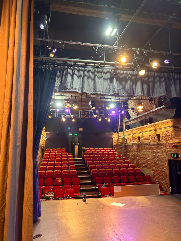 JackLawsonMusicianSoundEngineer (@jlawsonmusician) on Twitter photo And the #lightingrig is back up <a href="/TheQuayTheatre/">The Quay Theatre</a> 👌 tomorrow we focus them 🤘🤘🤘#theatre #quaytheatre #tech #theatretech And the #lightingrig is back up <a href="/TheQuayTheatre/">The Quay Theatre</a> 👌 tomorrow we focus them 🤘🤘🤘#theatre #quaytheatre #tech #theatretech