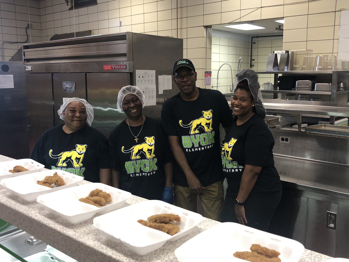 ExecDirBurba's tweet photo. What an amazing first day of school @ByckElem! I love that cougar pride! Students and staff are focused on learning from day 1. The tone has been set for a successful school year.  All systems GO! @ckolodey @JCPSAsstSuptAIS @JCPS_CAO @SFosterJCPS @JCPSKY https://t.co/3GF7IR9GT7