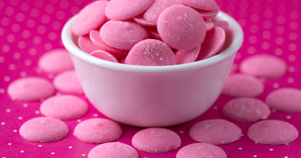 TheTipToeFairy's tweet image. 🍬🎨 Curious about Candy Melts? 🤔🍫 These colorful confectionery wafers are a baker's best friend! Melt 'em down for a glossy, vibrant coating that adds a pop of flavor &amp;amp; flair to your treats.  #BakingMagic #CandyMelts 🎉👩‍🍳thetiptoefairy.com/what-are-candy… via @thetiptoefairy