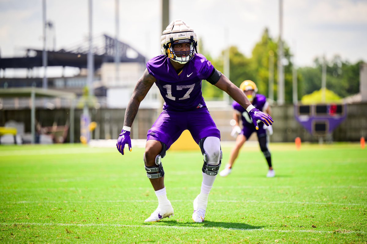 #LSU DE Dashawn Womack is not your typical freshman. The 6-5, 260-pounder continues to impress during camp at both DE and JACK LB. The 5-star recruit has received praise from his teammates with the chance to make an immediate impact in Year 1. Impressing early.