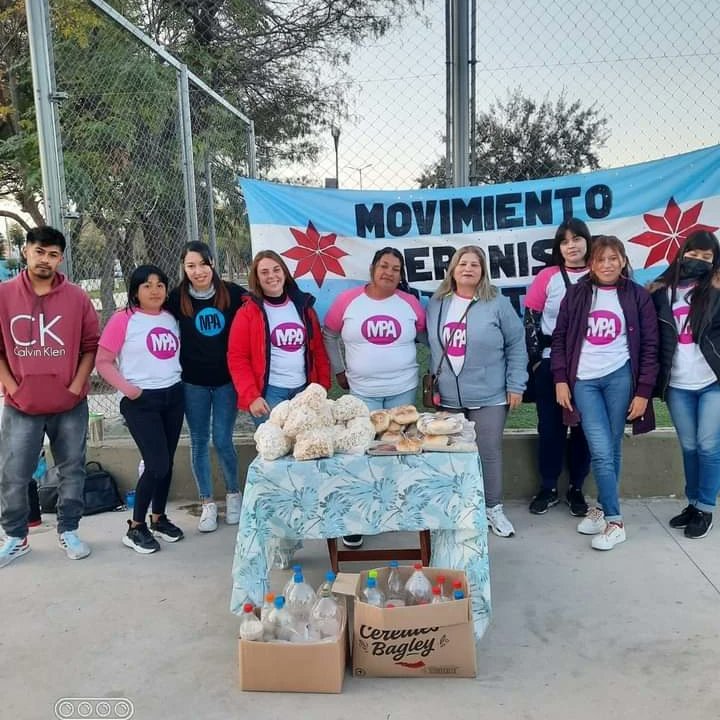MPAPRENSA's tweet photo. Plaza Bella Vista, ciudad de Catamarca. 
Nuestros compañeros y compañeras se proponen organizar la solidaridad popular y acompañar a los vecinos del barrio ante cada necesidad que exista.
Militancia popular y solidaria 

MPA CATAMARCA https://t.co/IzutAxOaMK