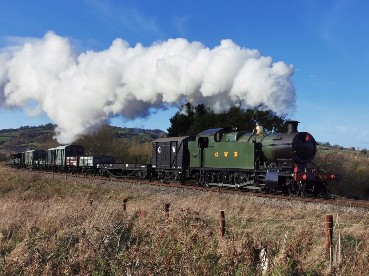 CotsTourismBiz's tweet photo. It was great to catch up with attractions in and around the village of Broadway #Cotswolds yesterday to see how they are working together. 
Thanks for having us &amp; look forward to working with you.  @snowshillmanor @GWSR @GRussellMuseum  @BwayMuseumUK https://t.co/PgbNLR8tae