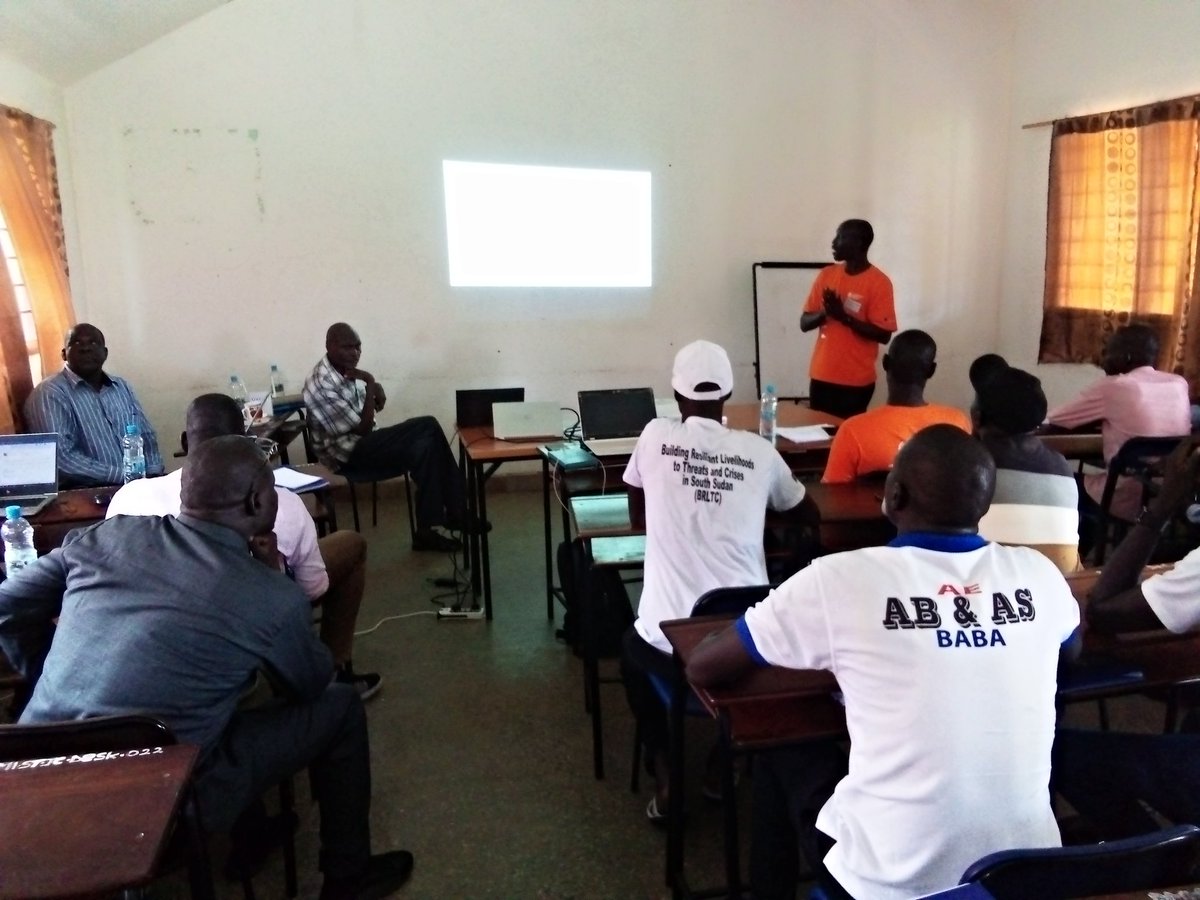 GMamuru's tweet photo. 5 days TOT training ended well @ DMI/Juba. 30 Fisheries Extension Workers were trained on: 1.Making fishing nets for increased Fish Production and incomes 2. Good quality Fish products 3. Using flood prone areas for Fish ponds and vegetables growing. Thanks to FAO -SS and Norway https://t.co/Bj0khTqdG8