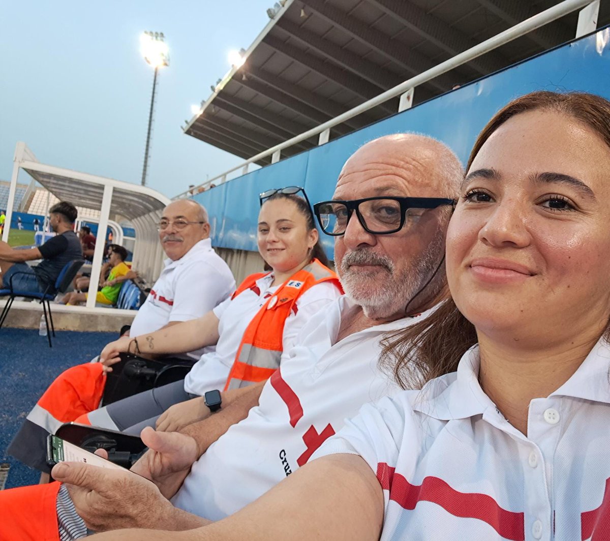CruzRojaRMurcia's tweet photo. Esta noche nos encontramos dotando de cobertura sanitaria al el partido de fútbol entre el @lorcadeportiva y el @realmurciacfsad en el estadio Francisco Artés Carrasco de #Lorca, con personal voluntario de @CRE_Emergencias y #ambulancia  SVB.
#PreventivosCruzRoja https://t.co/FNOXDP59A7