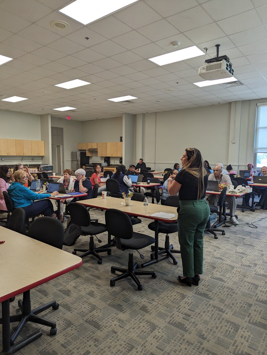DallasISDTutor's tweet photo. Happy New Year! We are so pleased to welcome back our Dallas ISD Tutor Corps! #teamworkmakesthedreamwork #makingadifference #dallasisdishome https://t.co/DOMLEwo8ae