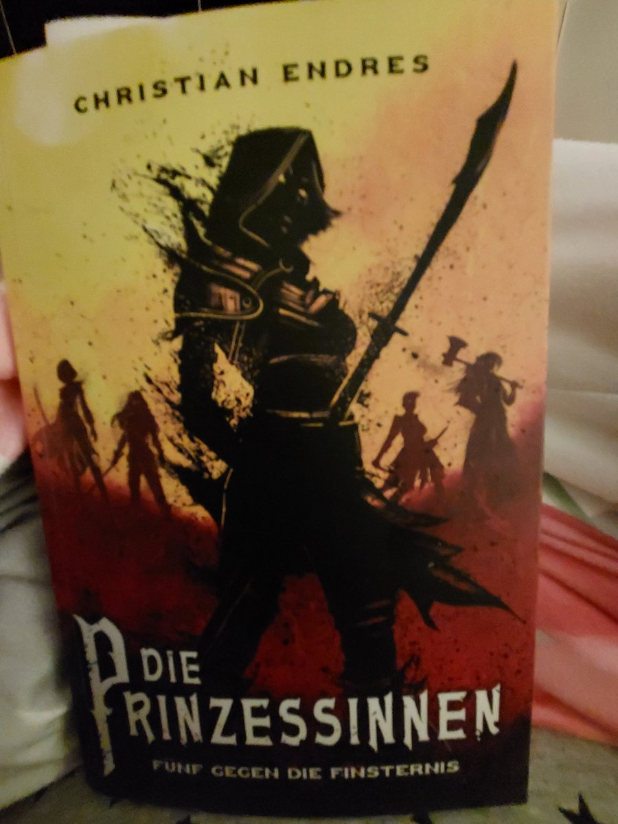 #buchbeginn
<a href="/Buchbeginn/">#Buchbeginn</a> 
"Die Prinzessinen"
Von Christian Endres
Gleich werden die Prinzessinnen die Lichtung in Blut und Eingeweide tränken.