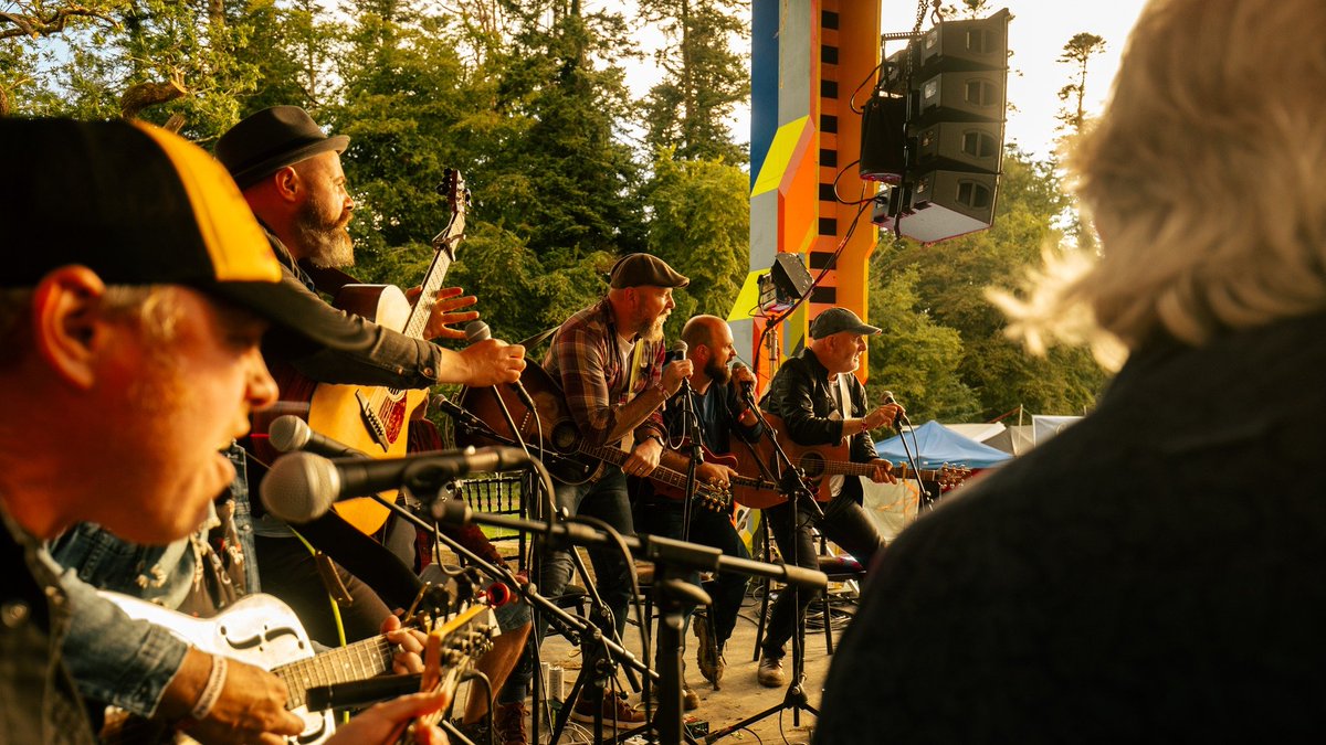 WHGuitarClub's tweet photo. Amidst life's fleeting moments, unforgettable moments with friends like this weave memories that will live on forever. 🤘🏼
@ATNfestival
#ATN23 https://t.co/wQ5WeMd8nm