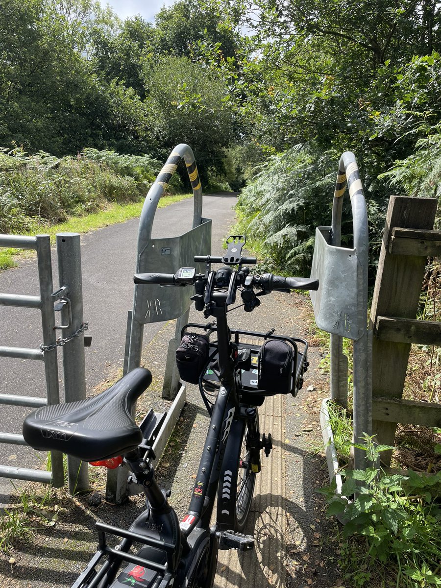 Despite having raised this numerous times over the years I am still not able to access Church Village Community Path without having to dismount & lift my bike through this barrier(!) @RCTCouncil are you able to tell me why this barrier remains in place? 🚧🚲⚠️🤷🏼‍♂️ #AccessForAll