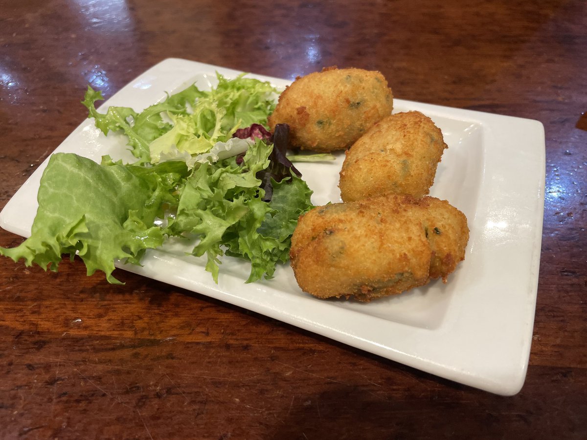 azsah222's tweet photo. ひとりでバルはしご🚶‍♀️
さっきサルモレホ食べたばかりなのにまた食べたくなってこちらでも😂すんごい量きた😂はぁ美味しい、、行きたかったお店が何軒かあったけど、どこも夏季休業でクローズしてて残念🥲 https://t.co/AgYFFU2Czk