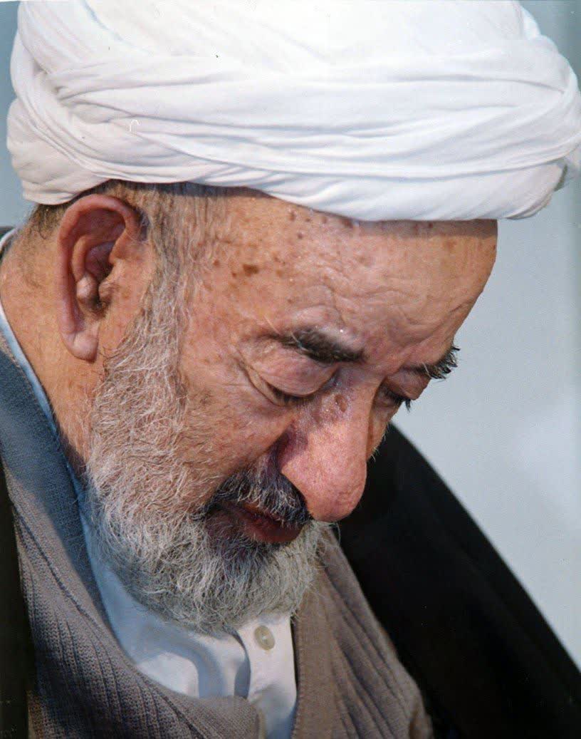 f_rastegar75's tweet photo. عارف الهی آیت الله حق شناس ره می‌فرمودند:
باید نفس اماره را با #بیداری_شب و #نماز_اول_وقت کنترل کنید. https://t.co/xUKXiZbPqA