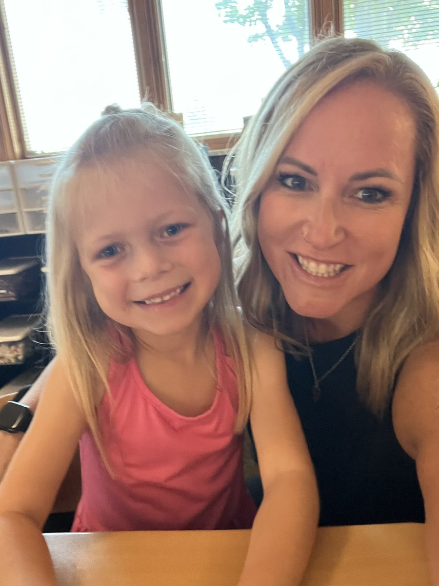 MissVetterSCE's tweet photo. It was a great first day! @HSESchools @SCECougars #HSEFirstDay https://t.co/pnrATP8KH8